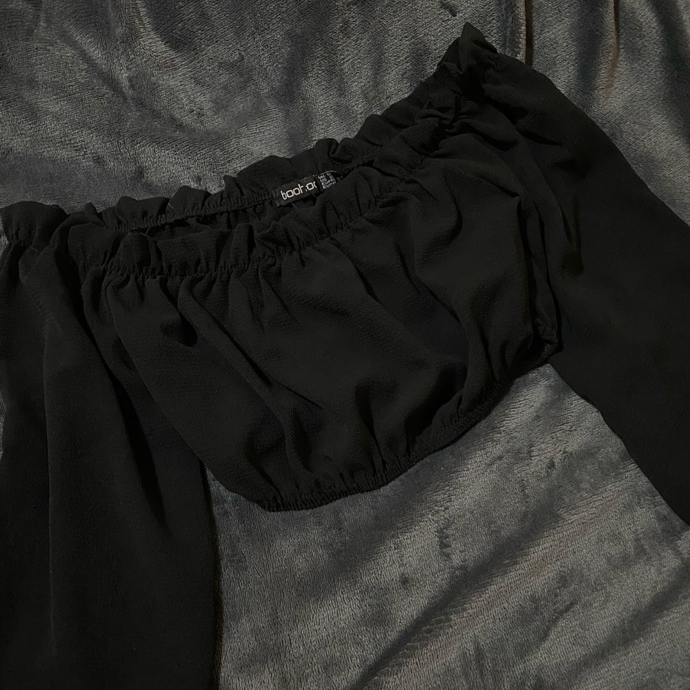 Black boohoo off the shoulder crop top